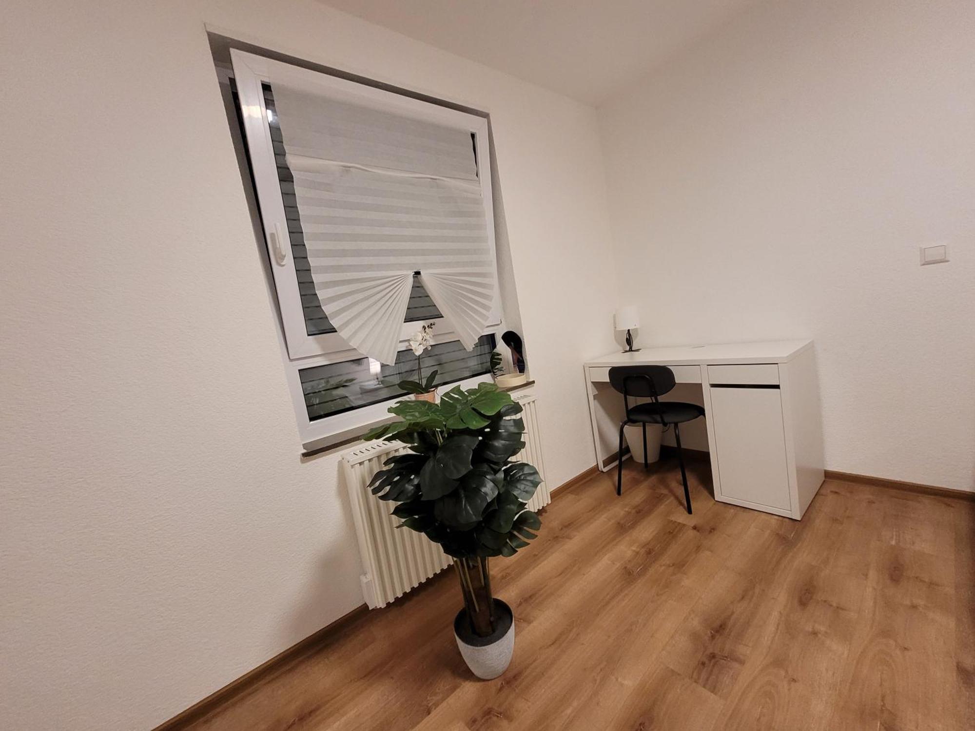 Living Flat, Eine Wohnung Mit Zwei Schlafzimmern Und Balkon Schorndorf  Exterior photo